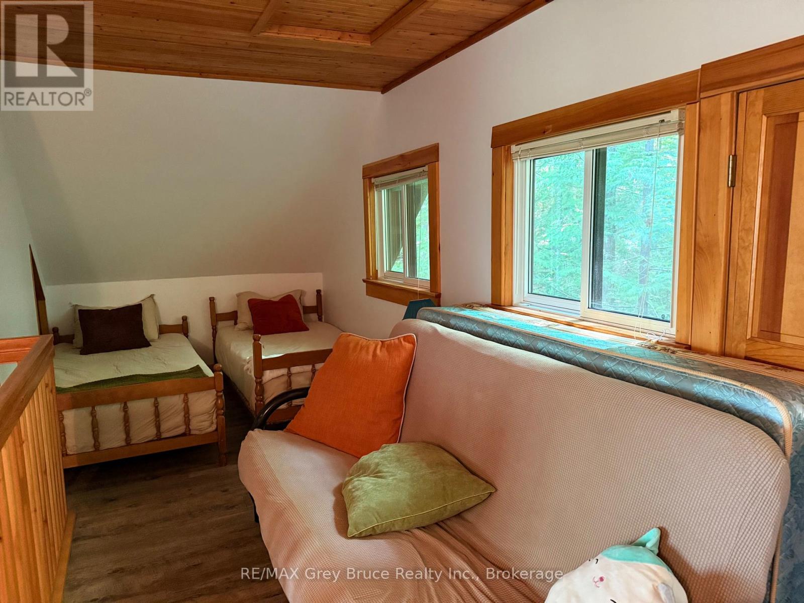 148 SUNNYVIEW DRIVE - 21