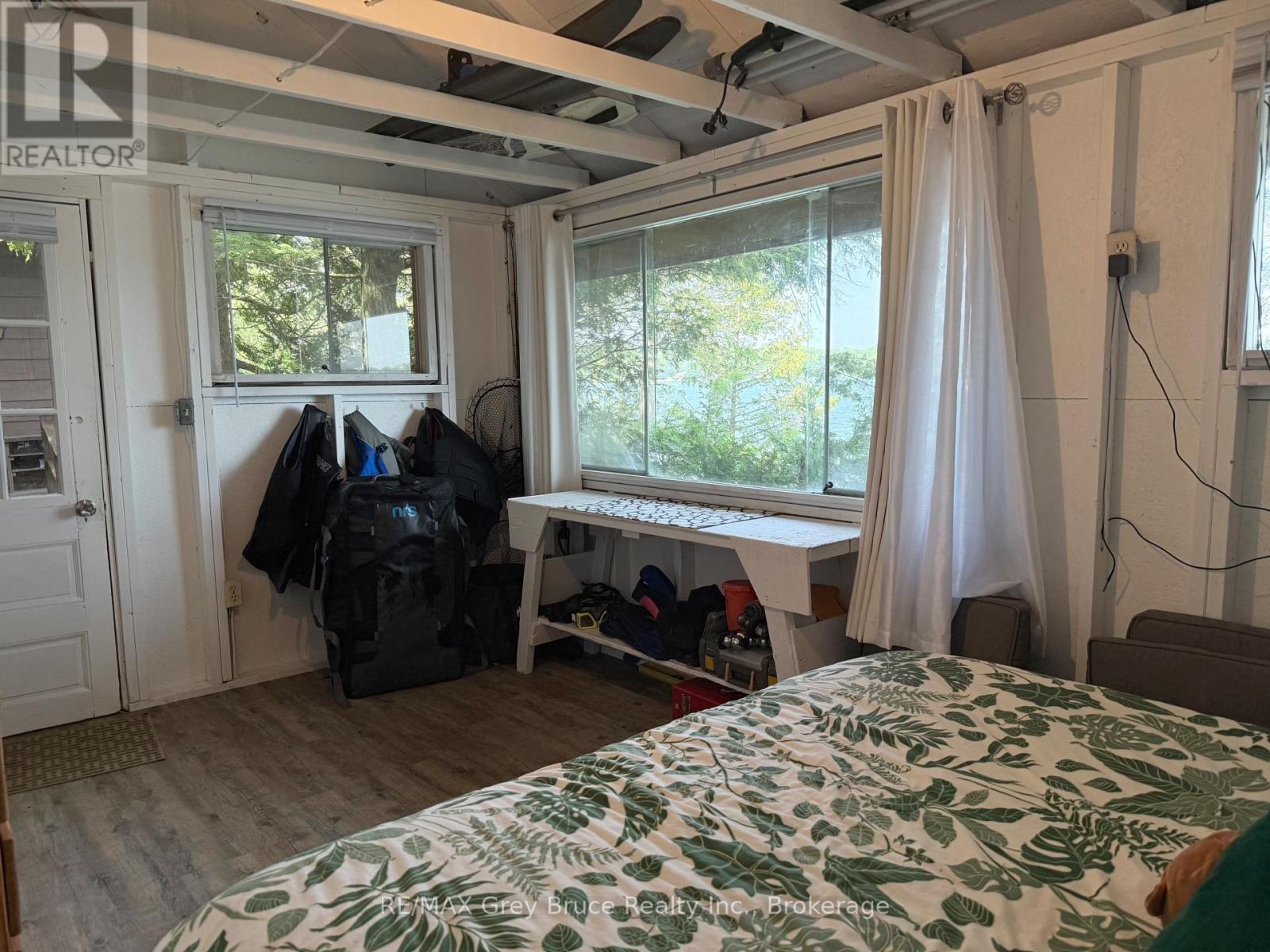 148 SUNNYVIEW DRIVE - 32