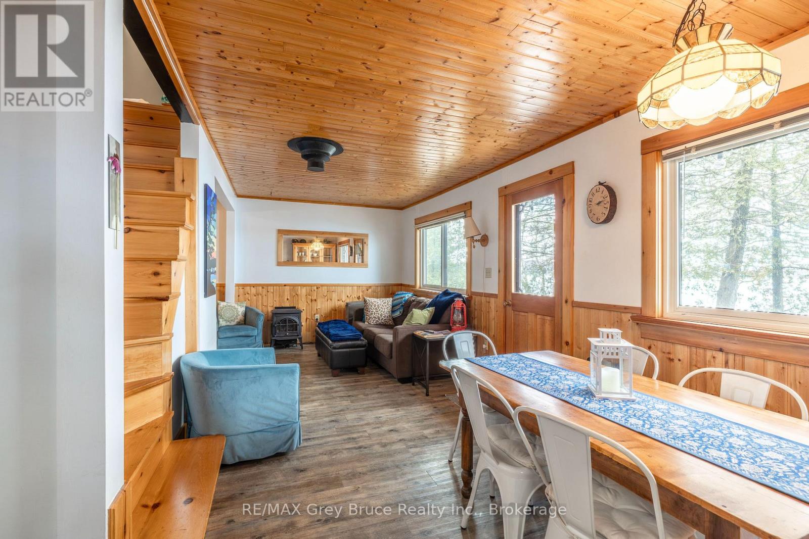 148 SUNNYVIEW DRIVE - 6