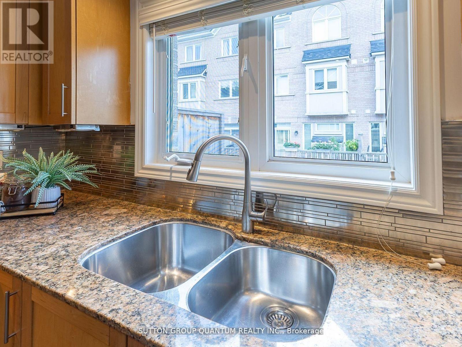 50 ROSEWOOD AVENUE - Image 17