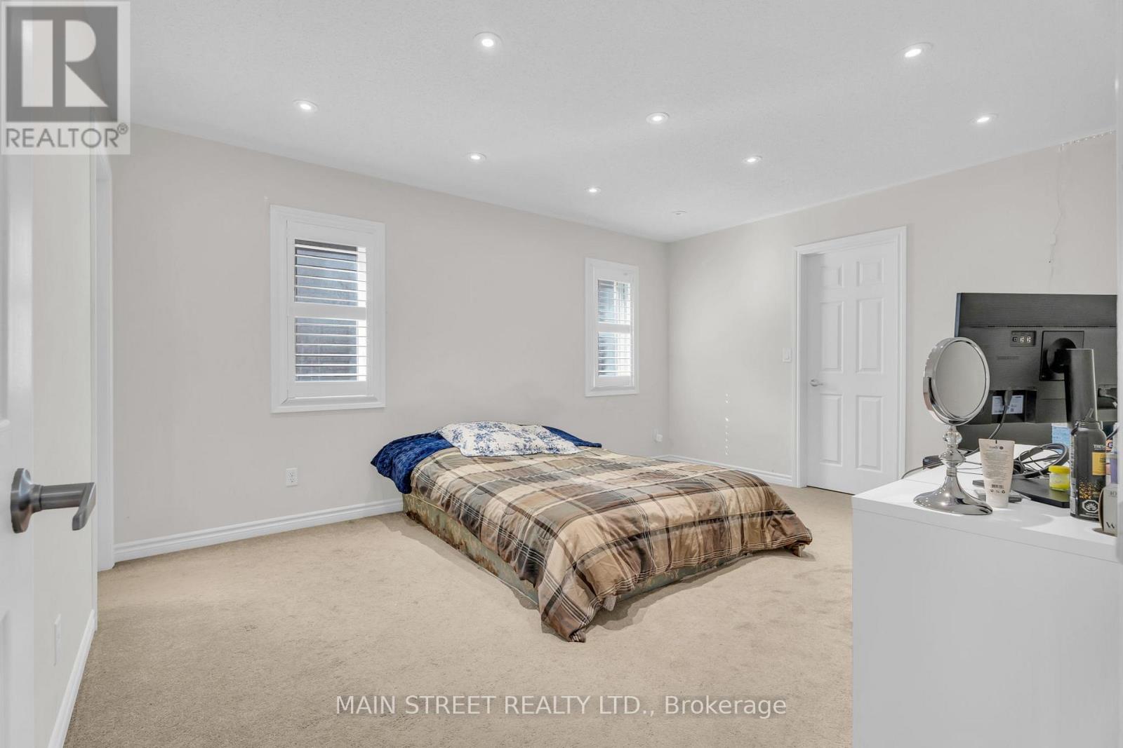 6 LEADEN HALL DRIVE - 20