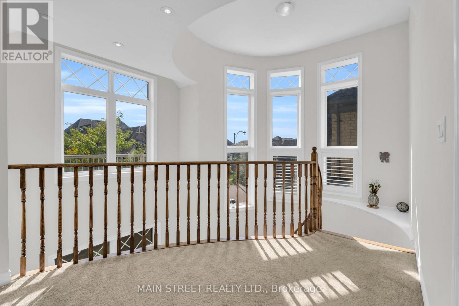6 LEADEN HALL DRIVE - 24