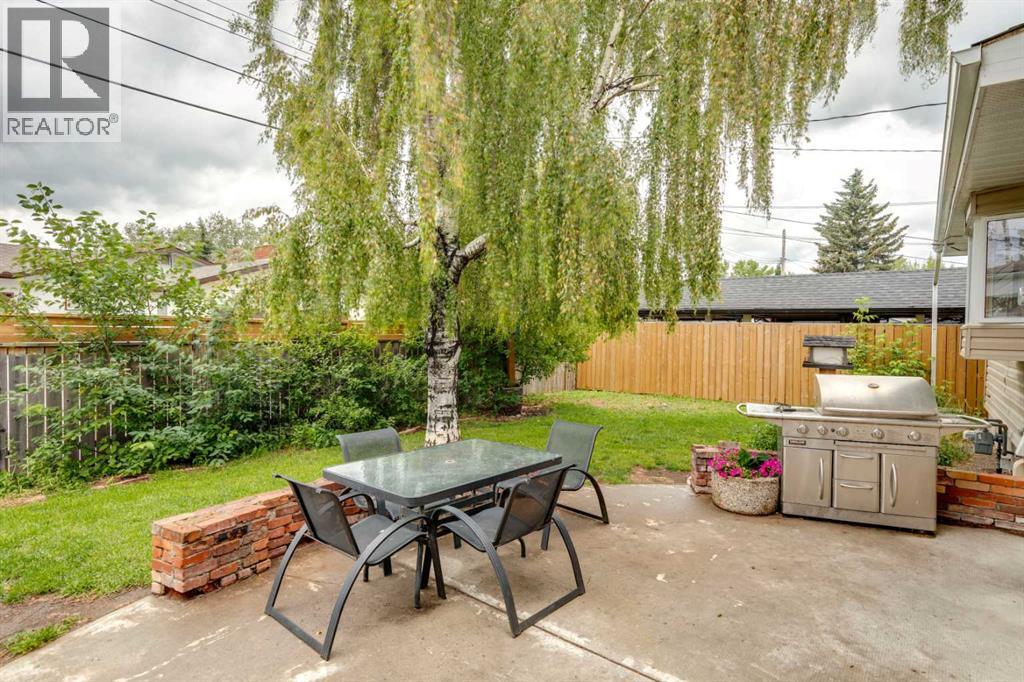 10719 Mapleglen Crescent SE — photo 43