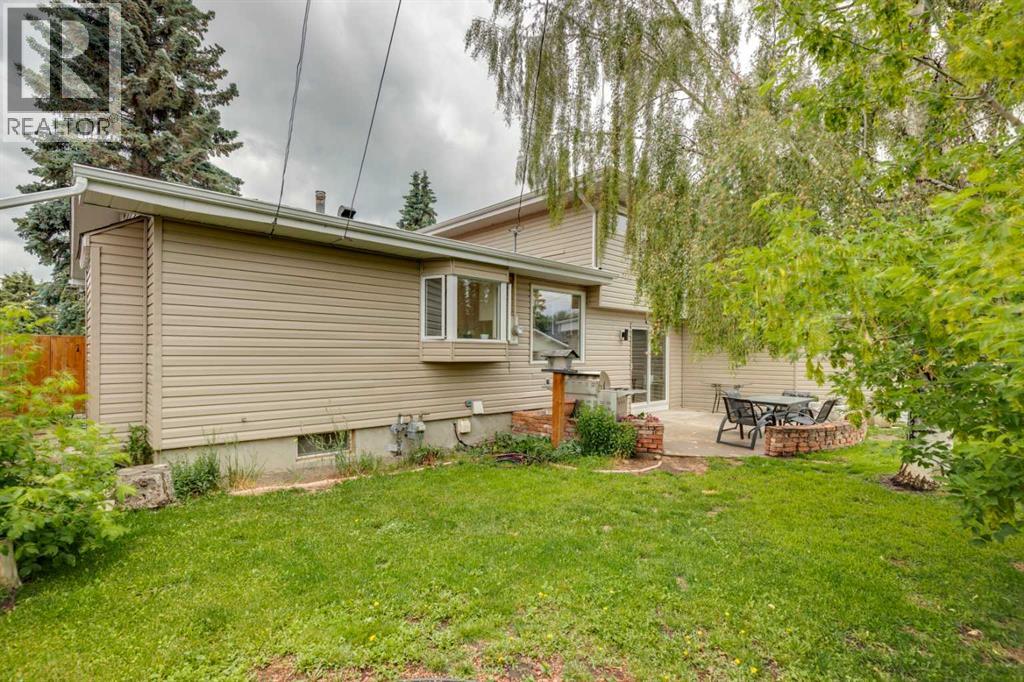 10719 Mapleglen Crescent SE — photo 45