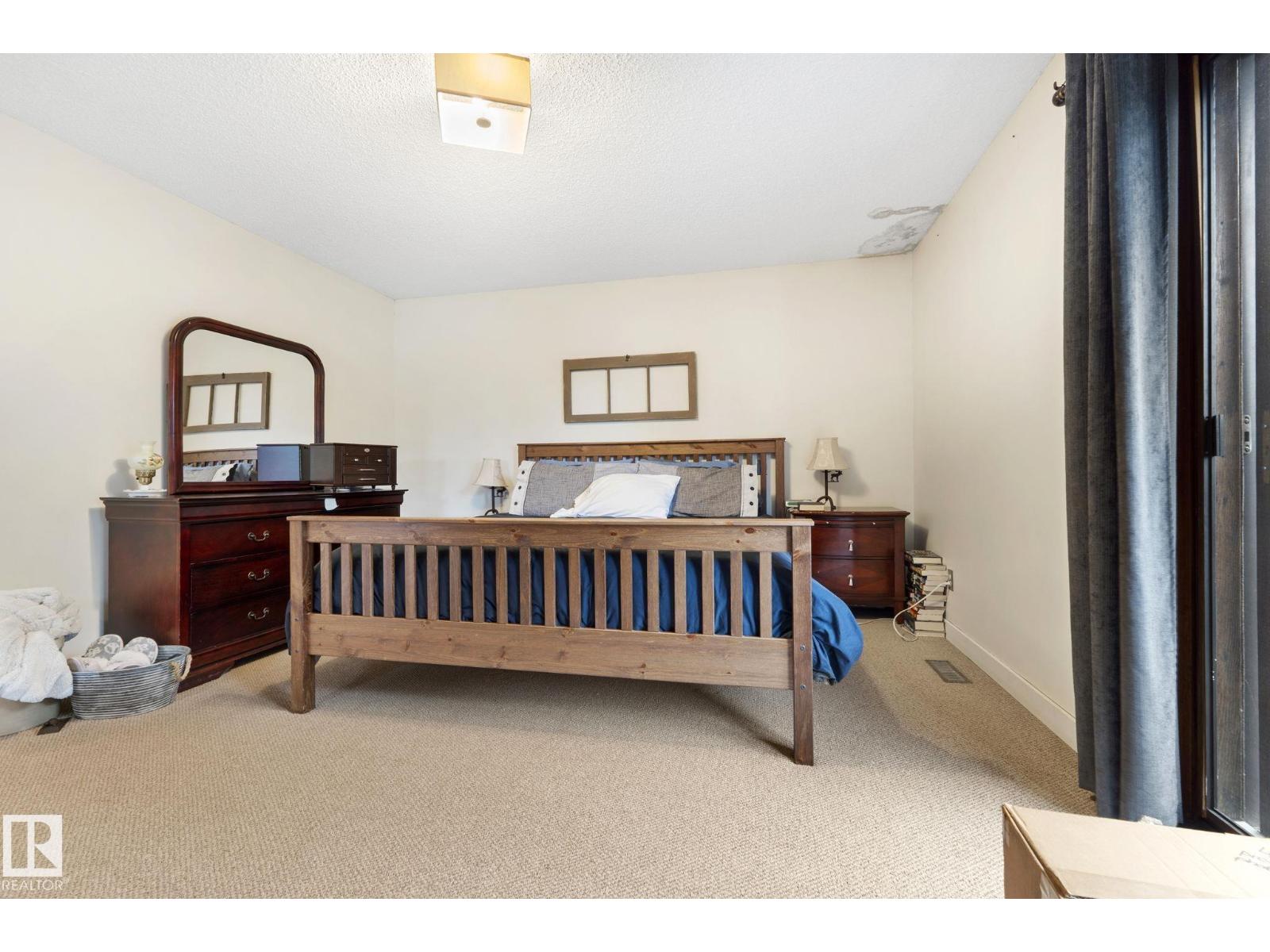 2 LAURISTON PL - 30