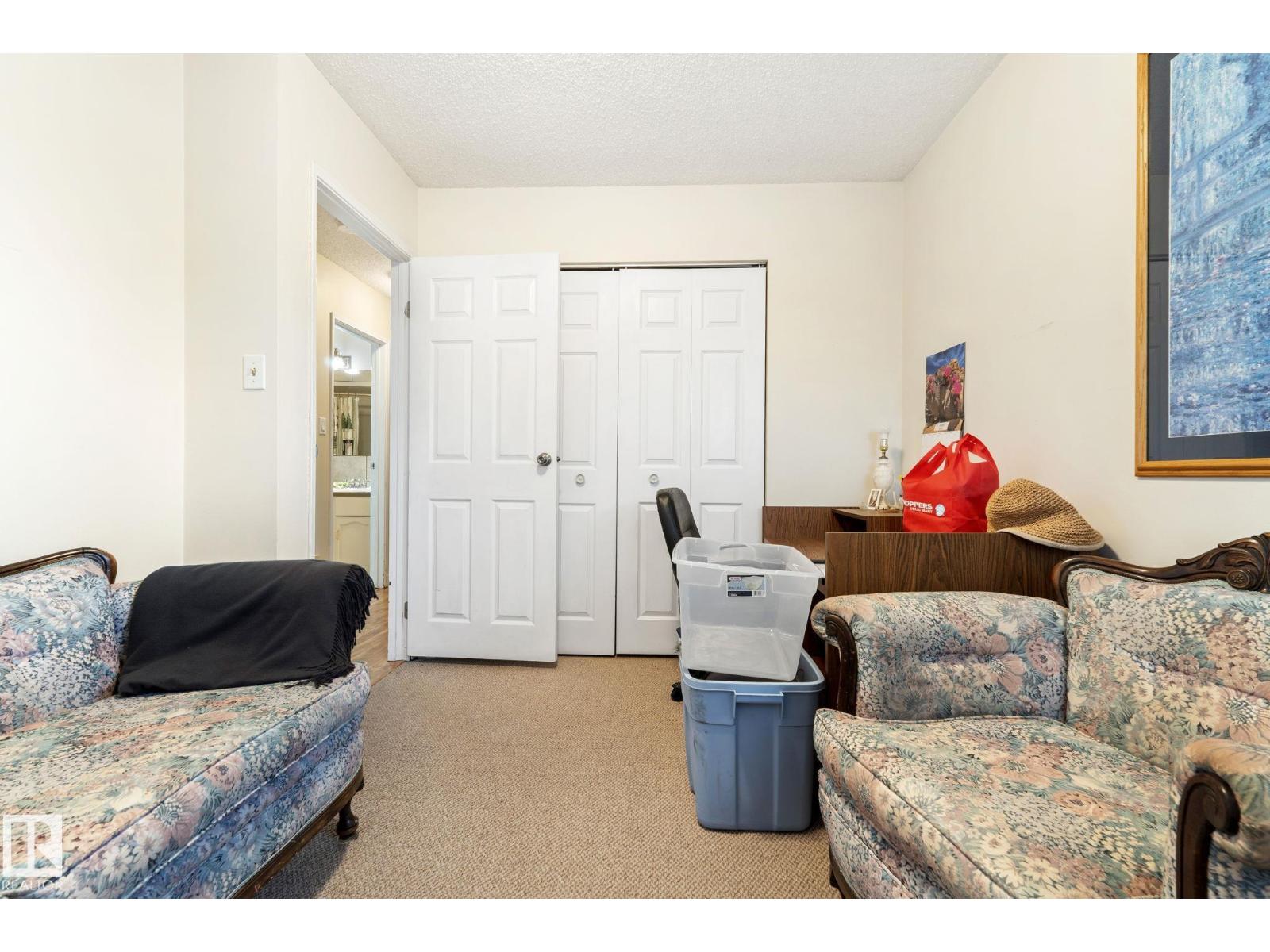 2 LAURISTON PL - 36