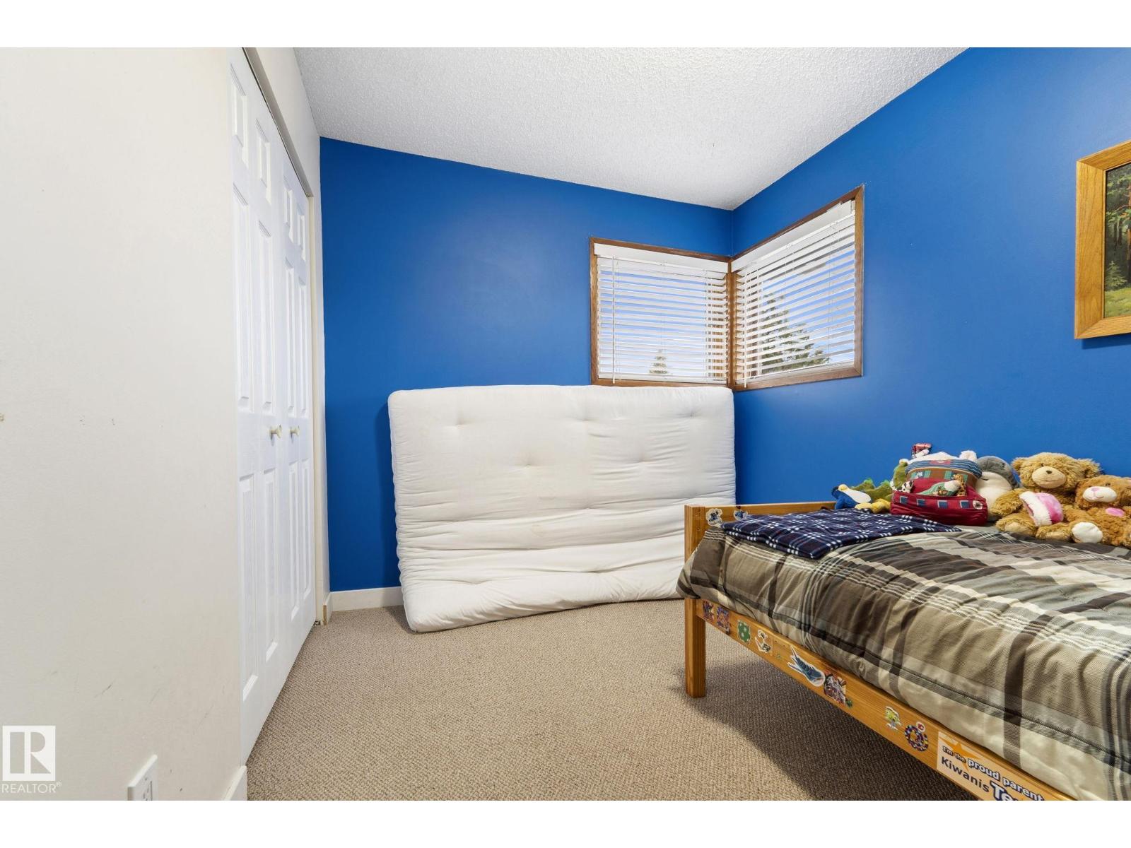 2 LAURISTON PL - 38