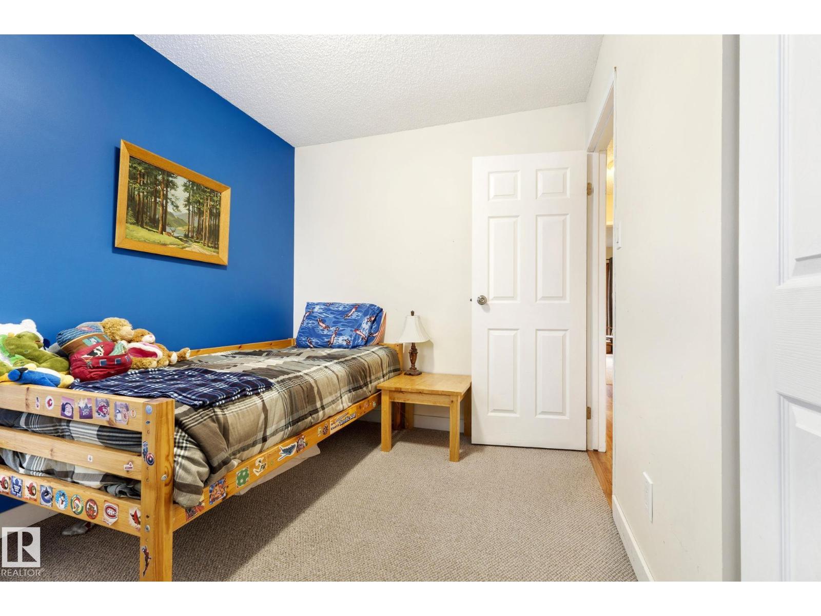 2 LAURISTON PL - 39