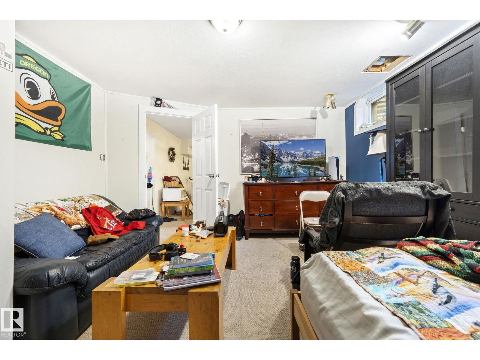 2 LAURISTON PL - 48