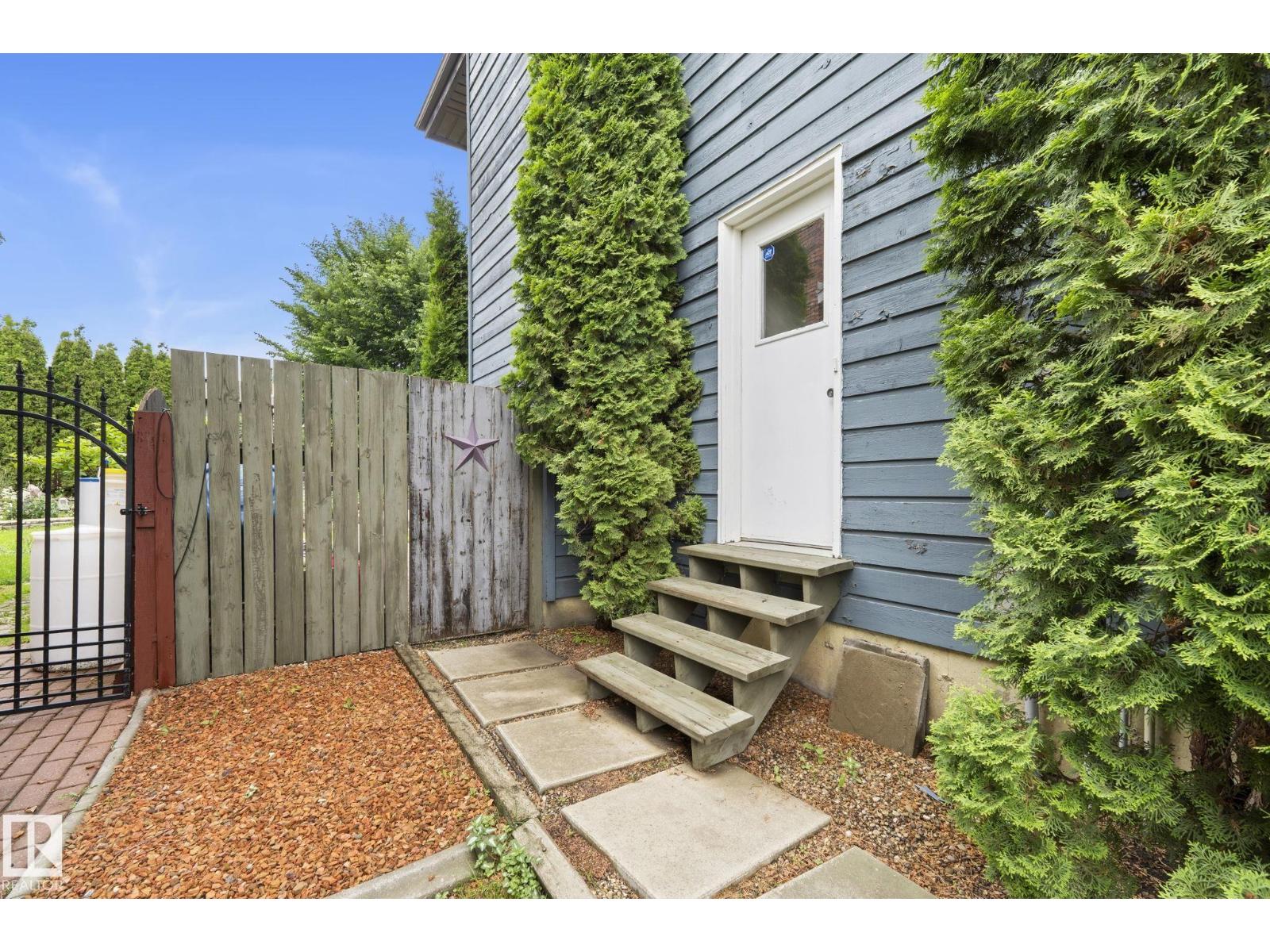 2 LAURISTON PL - 51