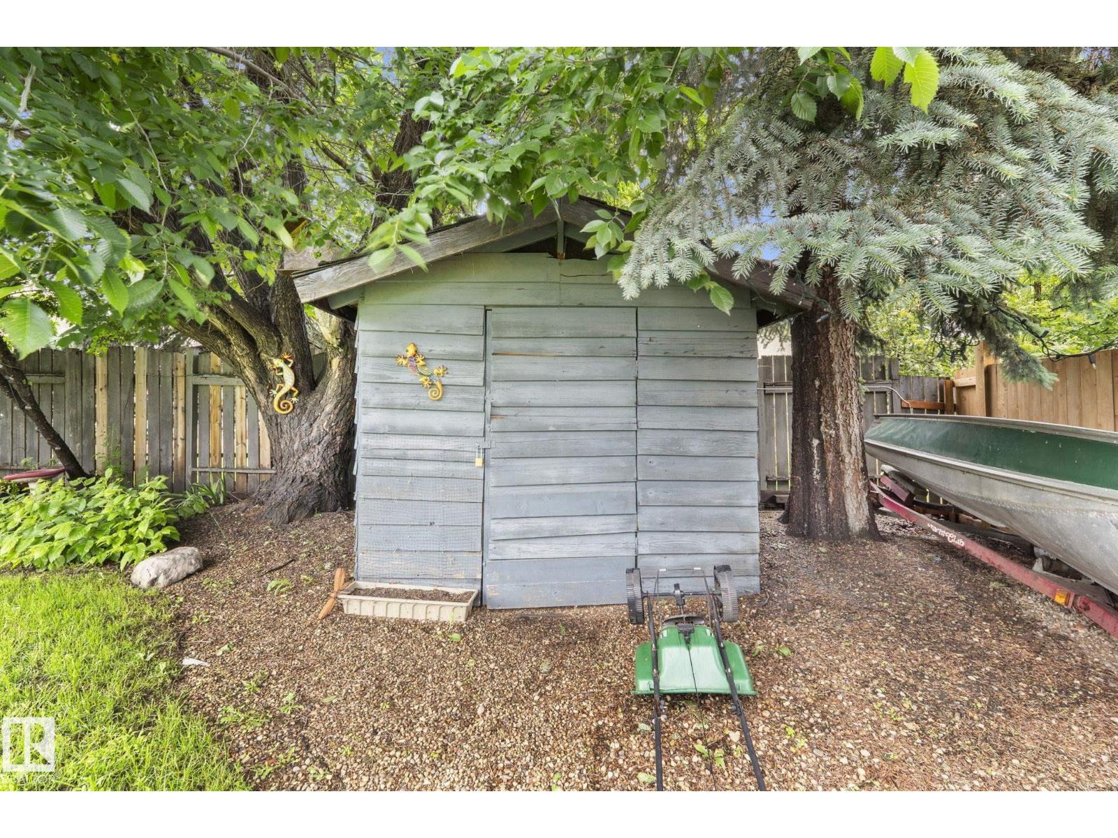 2 LAURISTON PL - 58