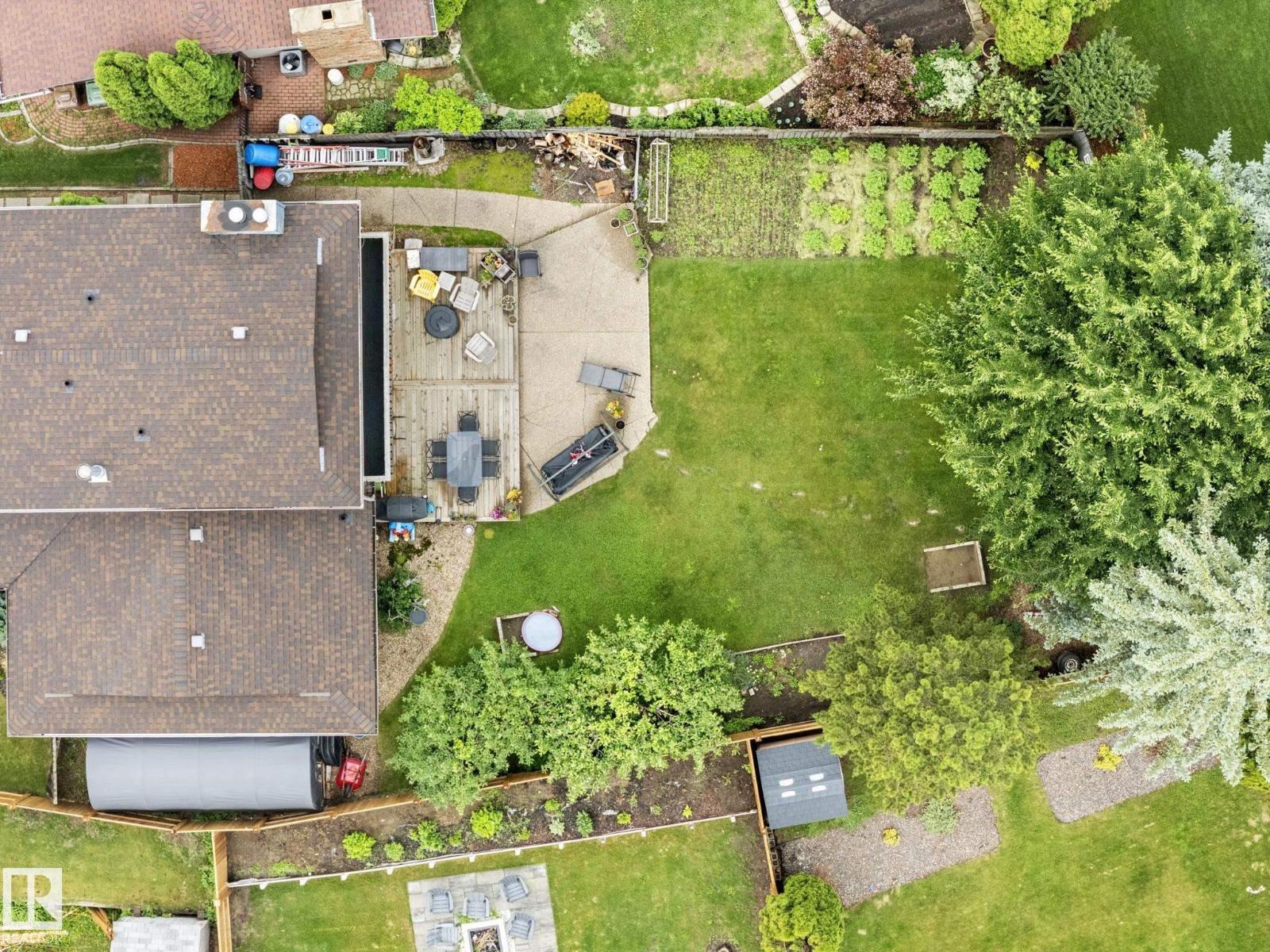 2 LAURISTON PL - 67