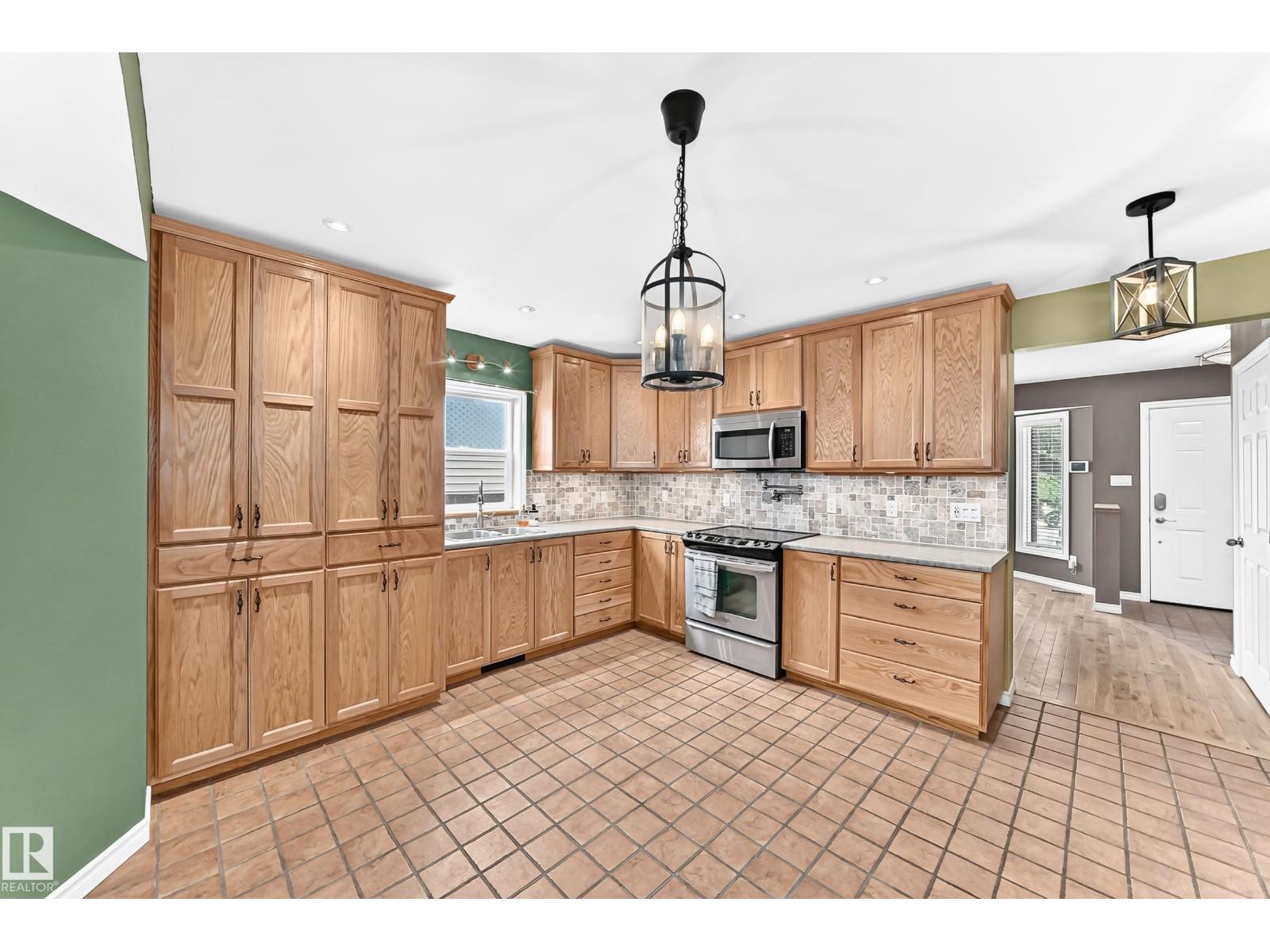 1763 48A ST NW — photo 6