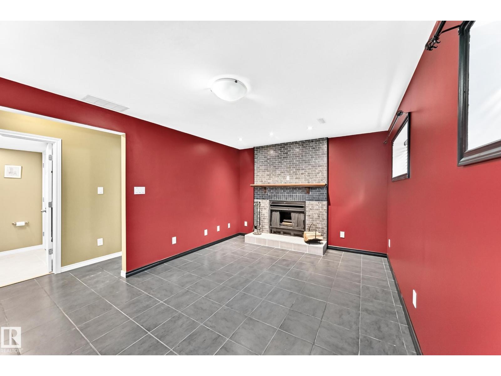 1763 48A ST NW - 10