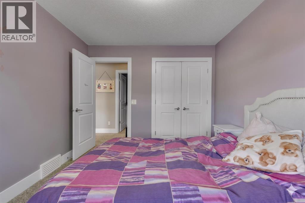 444 25 Avenue NW — photo 25