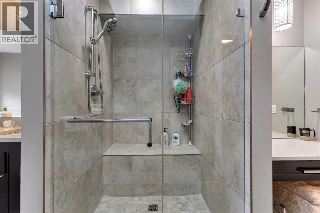 444 25 Avenue NW — photo 35