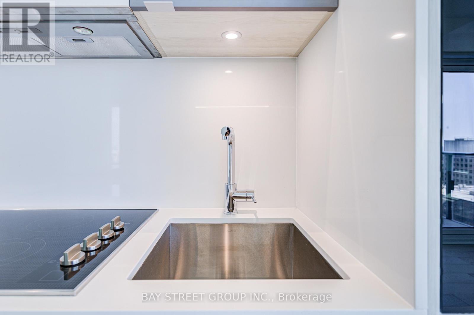#2312 11 YORKVILLE AVENUE - 16
