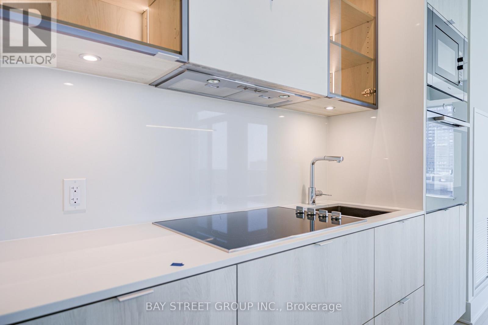 #2312 11 YORKVILLE AVENUE - 19