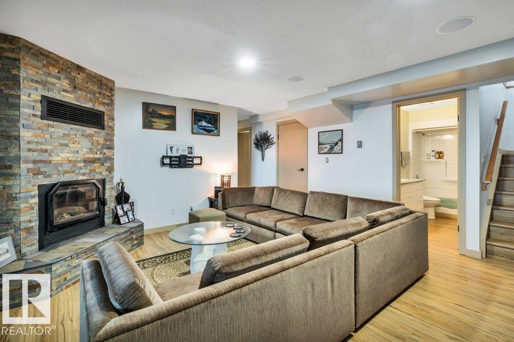 275 Poplar Crescent - 36