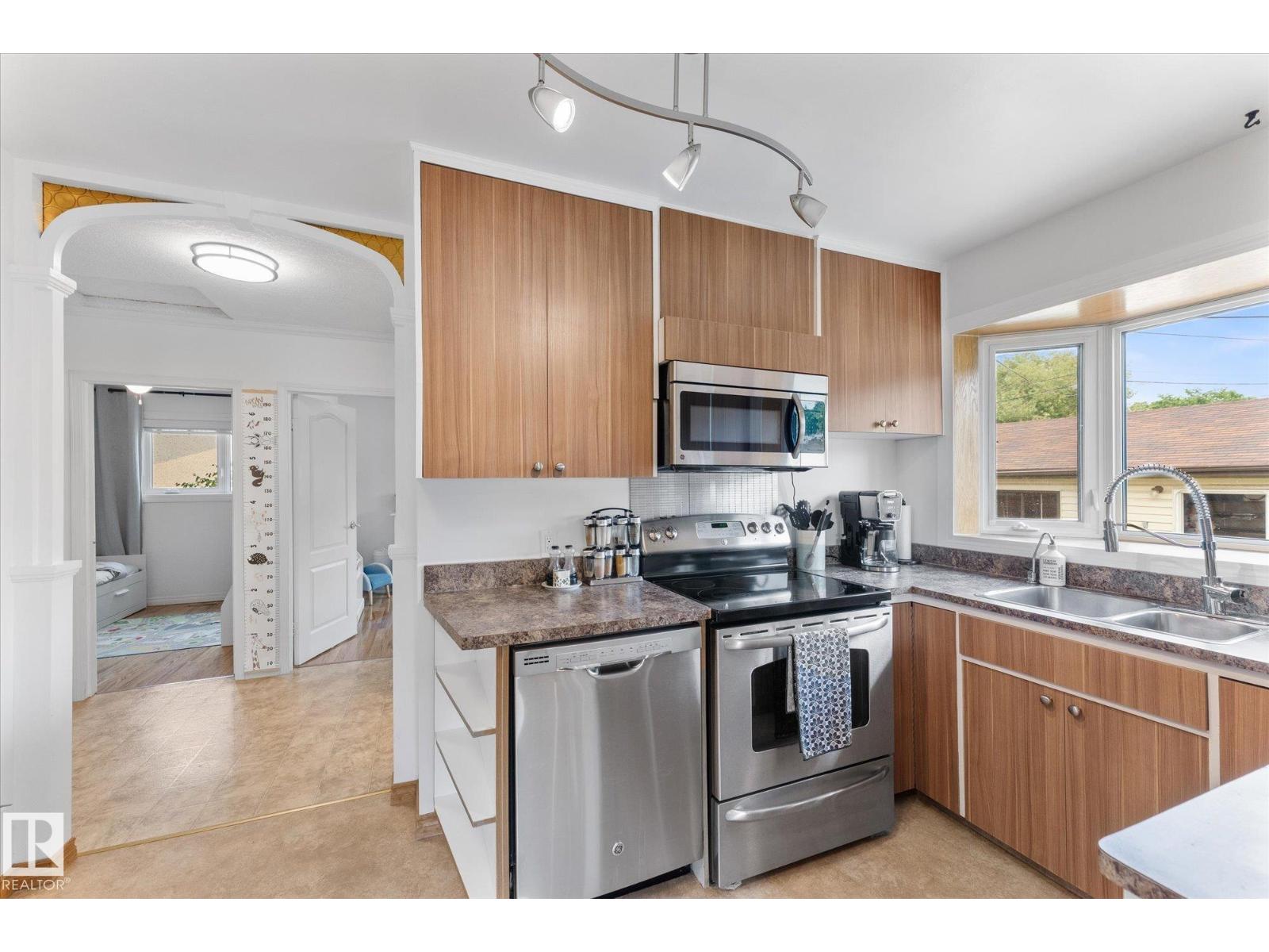 15612 83 AV NW — photo 12