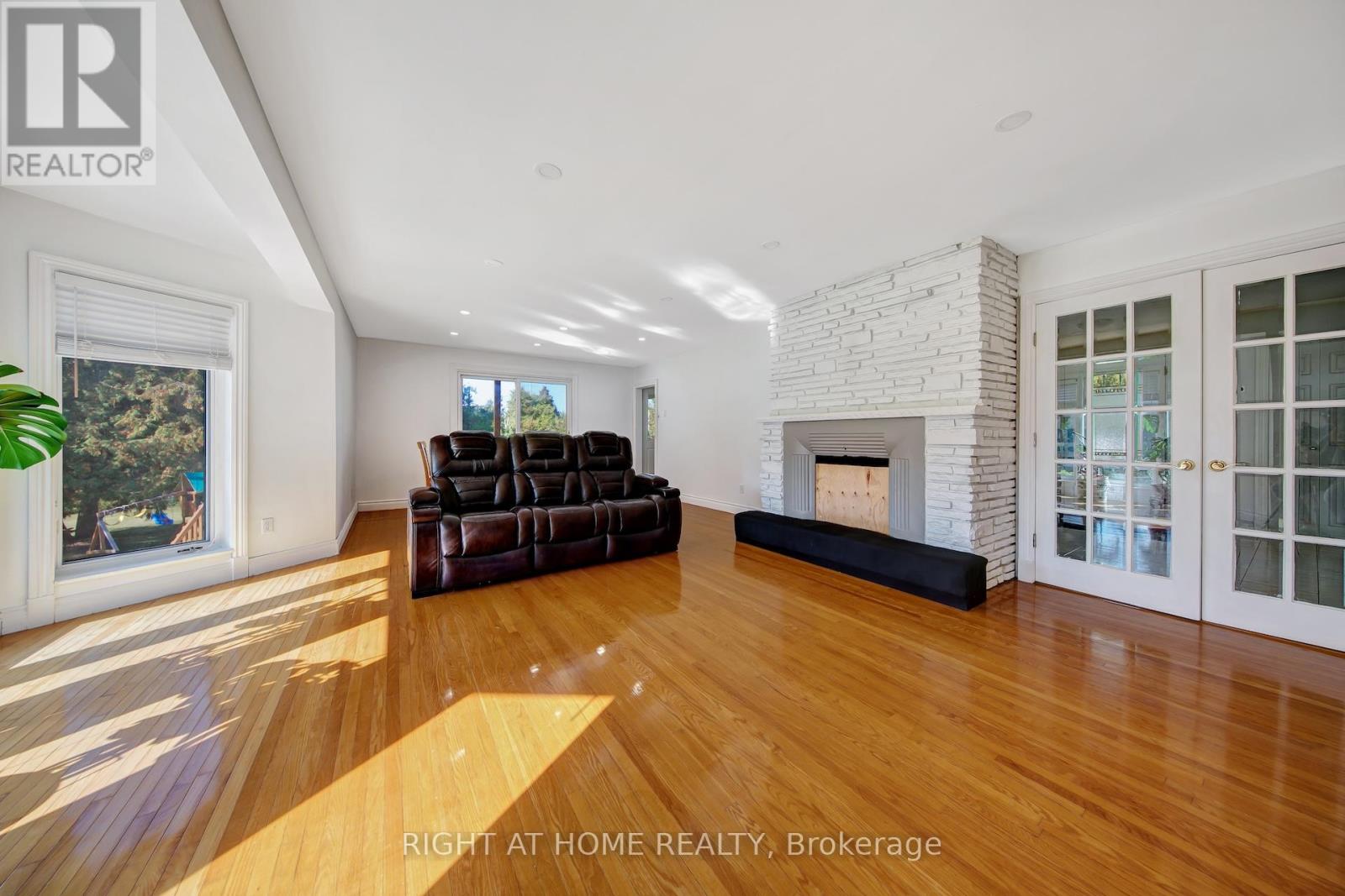 1905 LOCKHART ROAD - 12