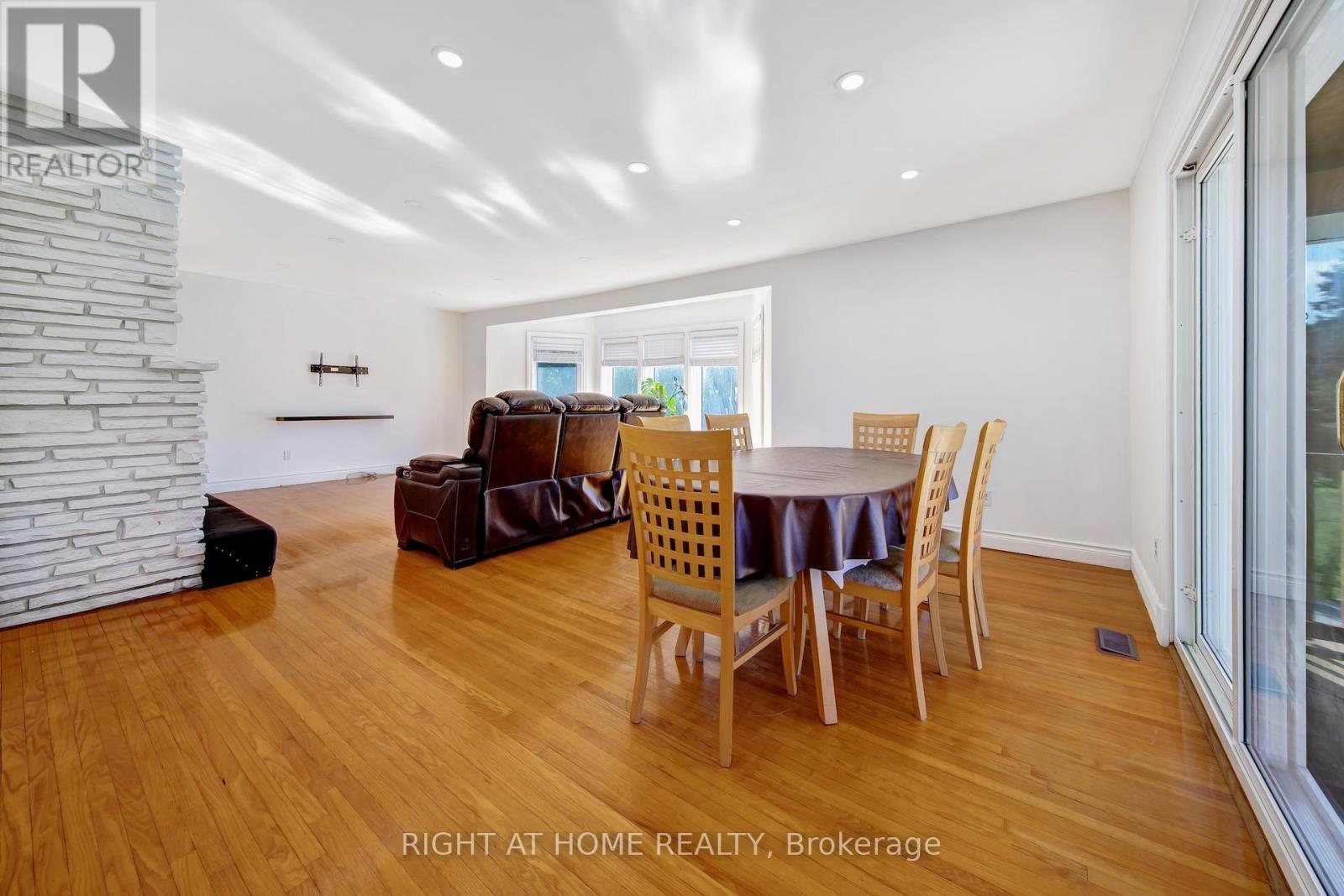 1905 LOCKHART ROAD - 14