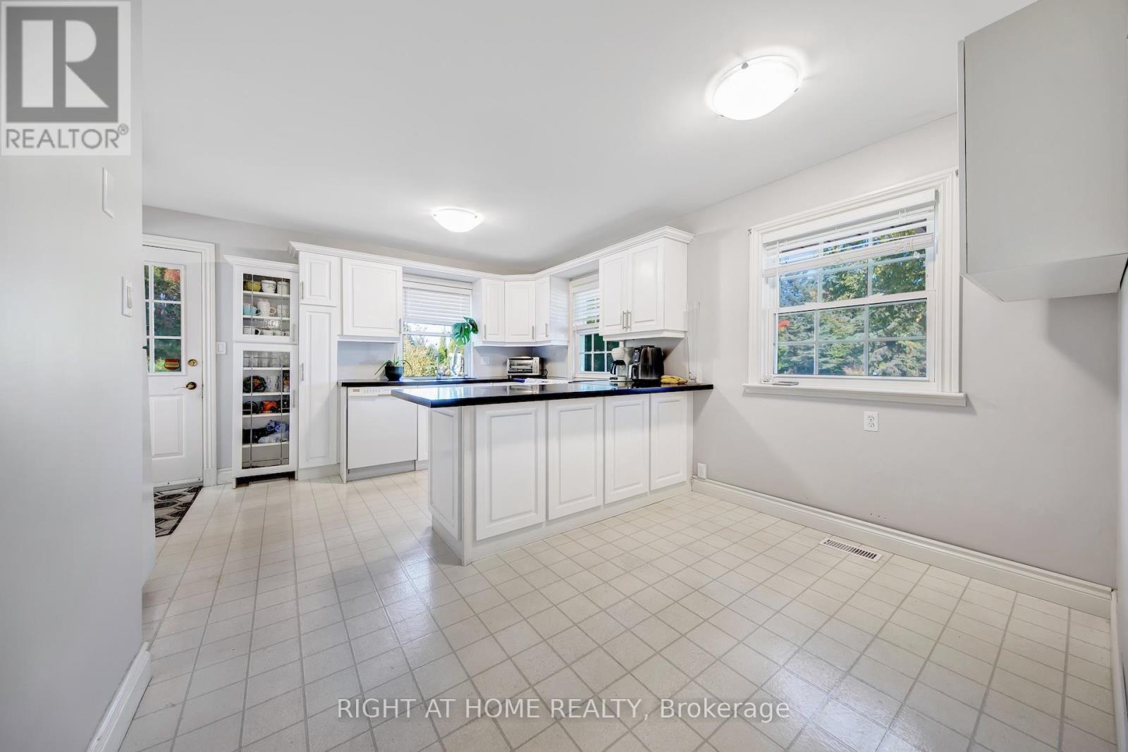 1905 LOCKHART ROAD - 16