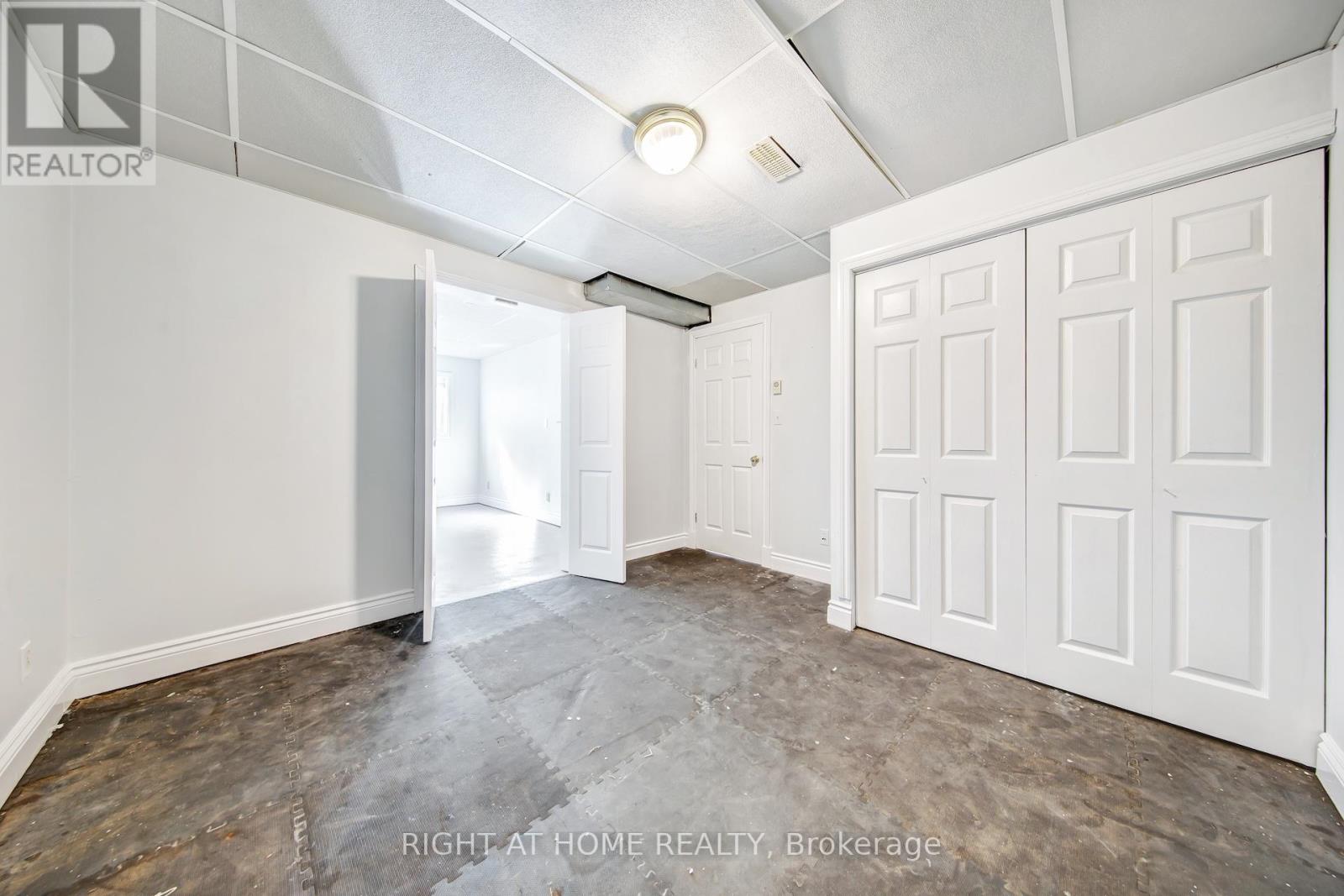 1905 LOCKHART ROAD - 20