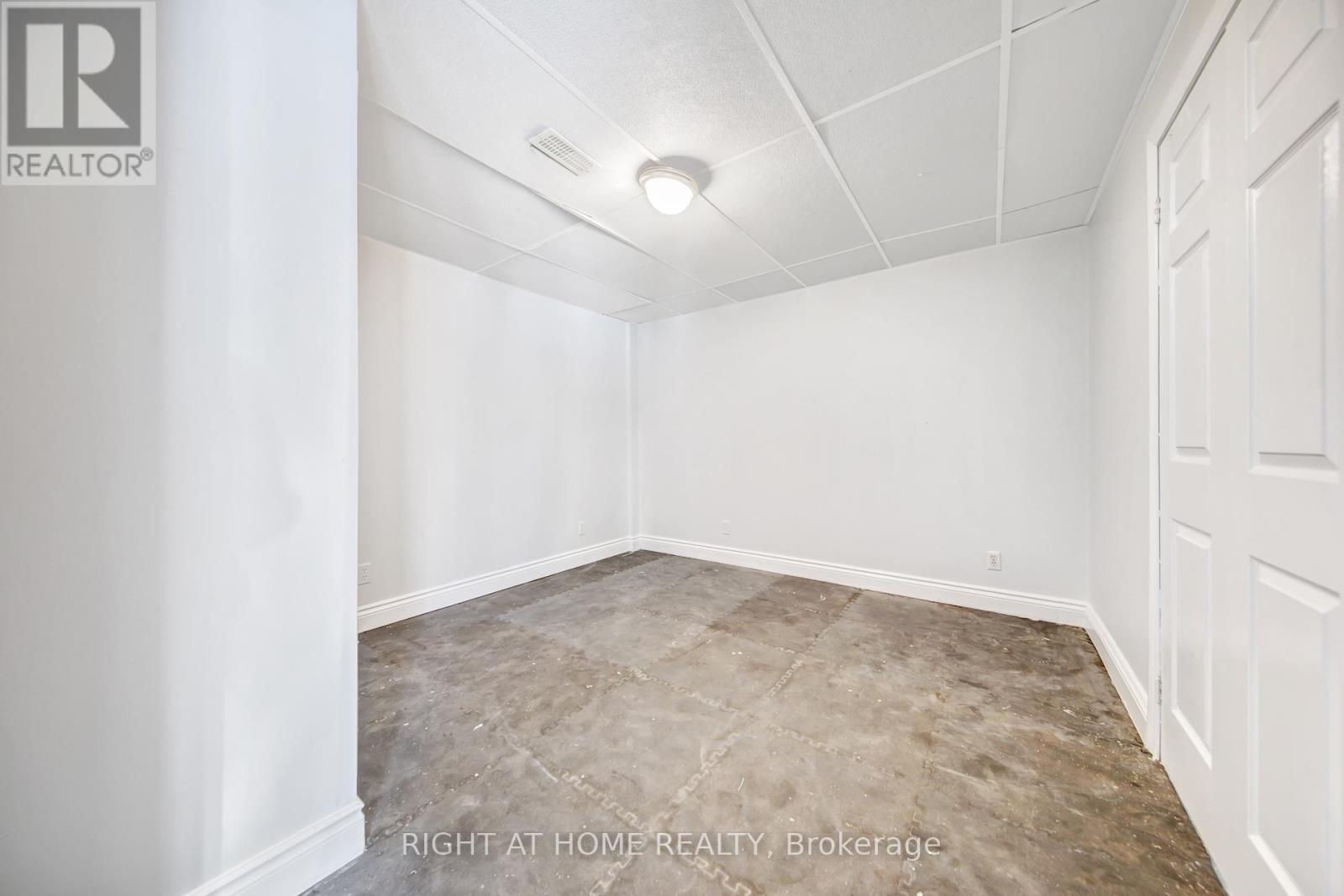 1905 LOCKHART ROAD - 21