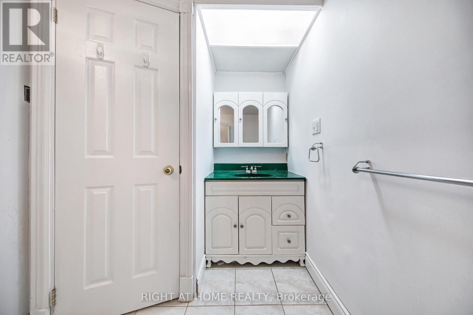 1905 LOCKHART ROAD - 23