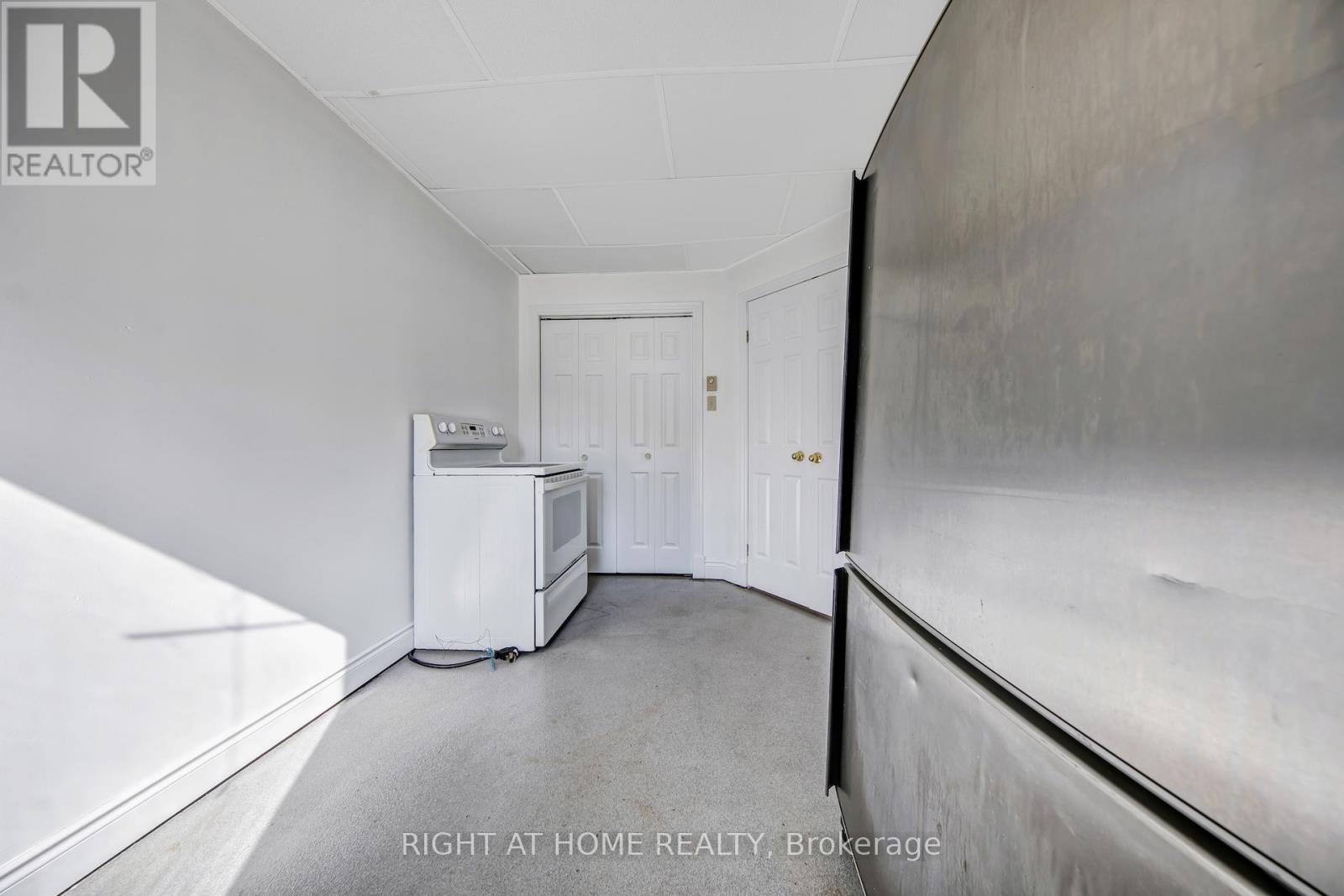 1905 LOCKHART ROAD - 26