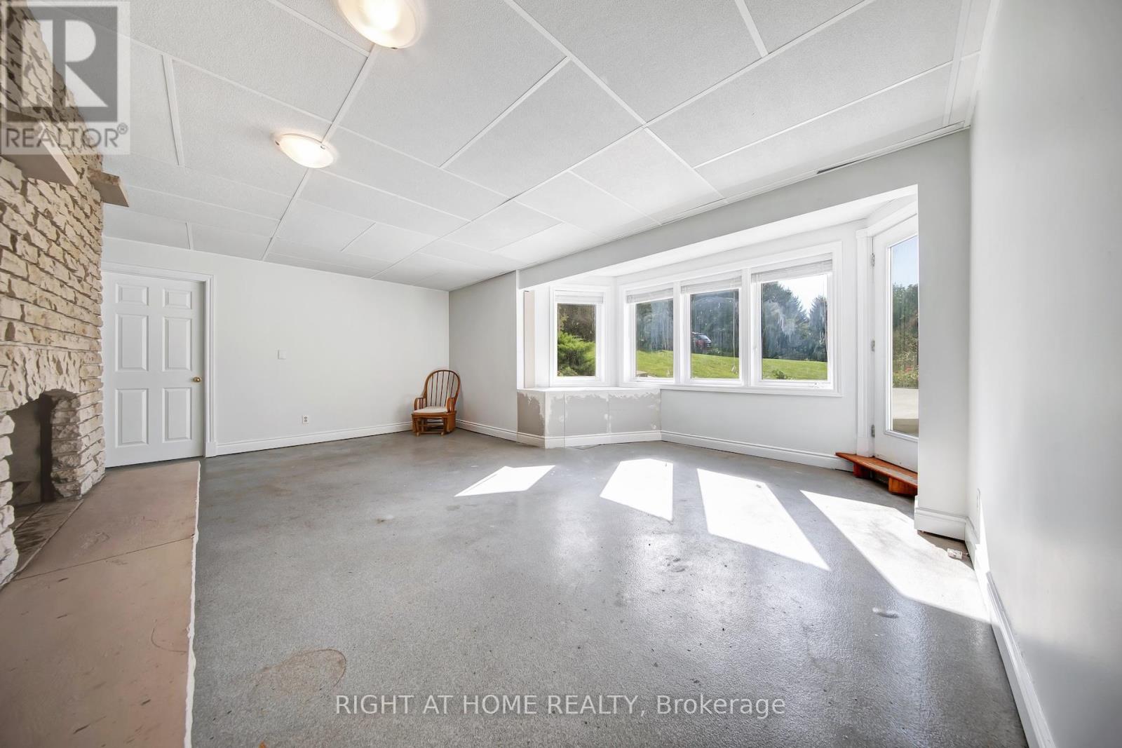 1905 LOCKHART ROAD - 27