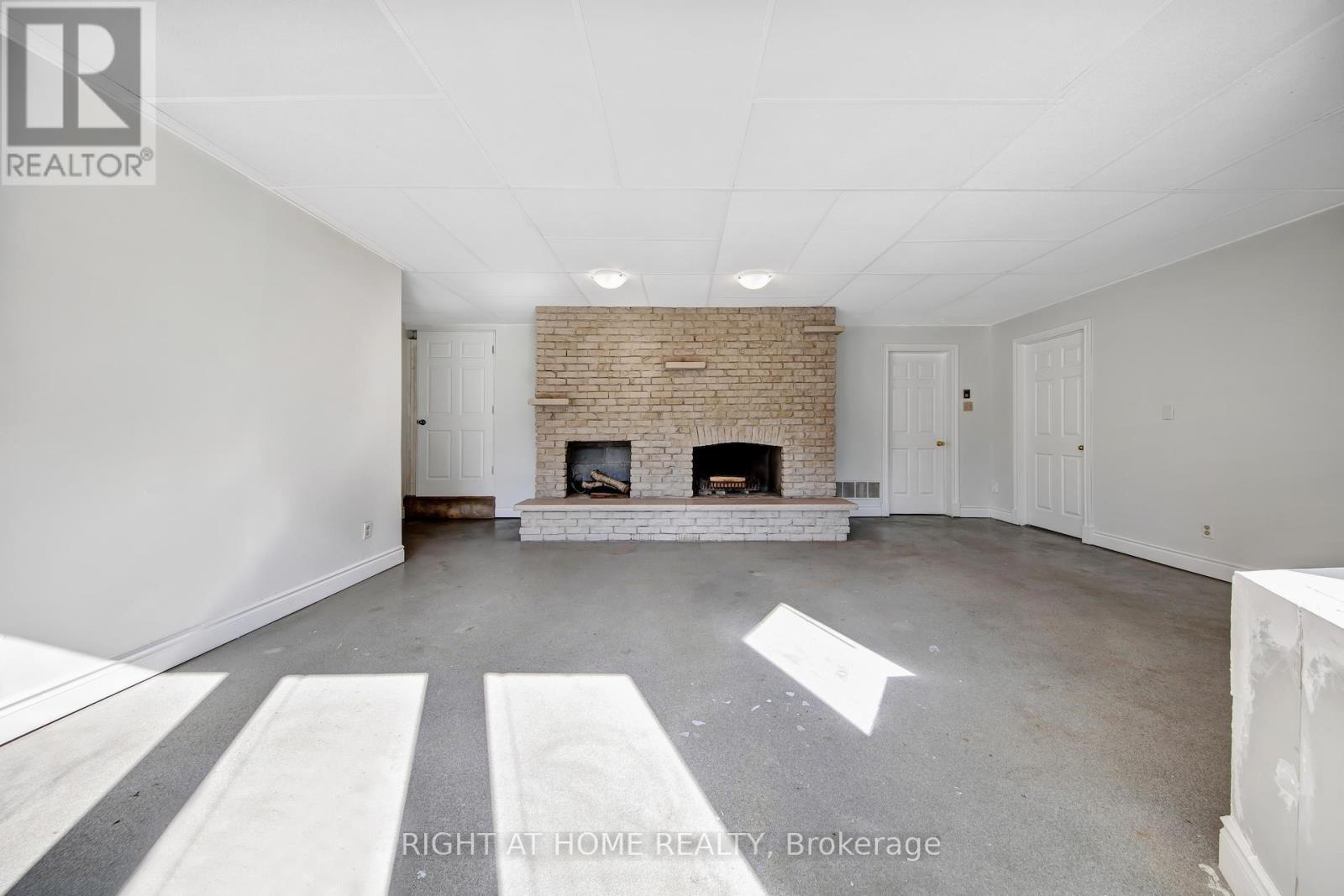 1905 LOCKHART ROAD - 30
