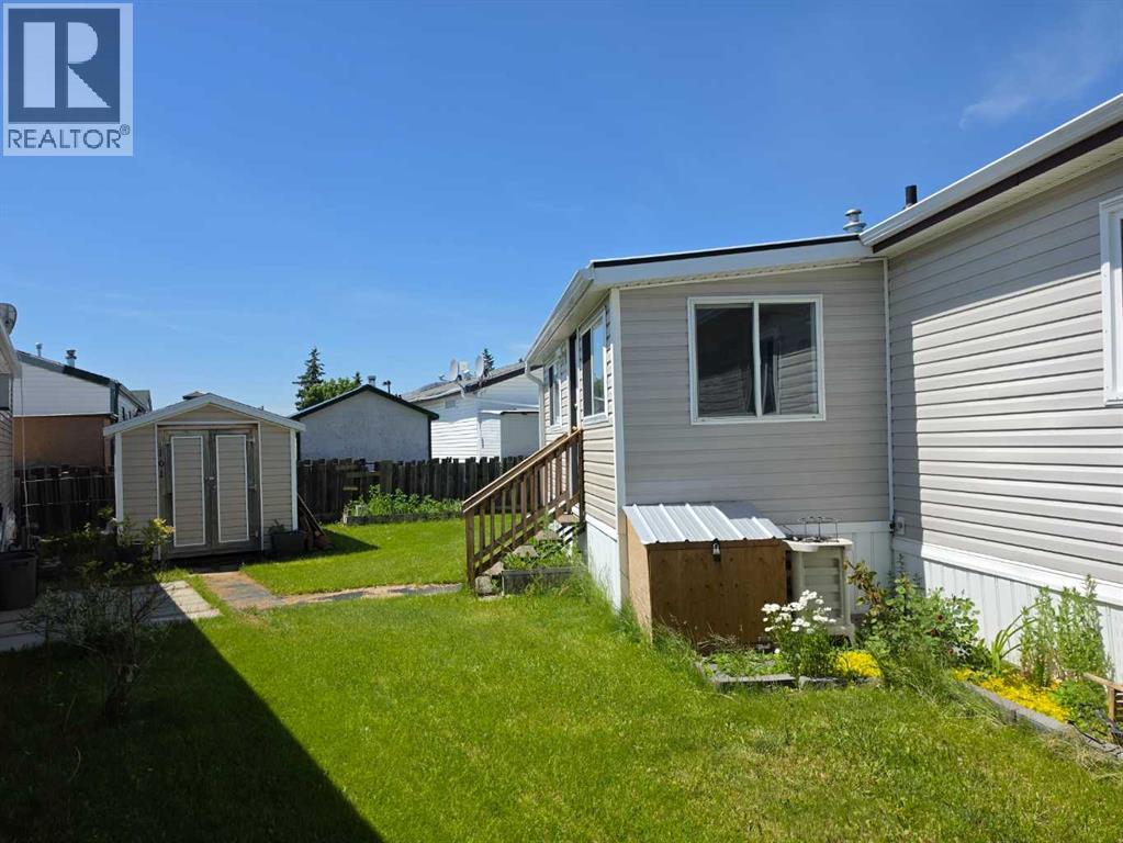 #101, 4819 51 Avenue - 24