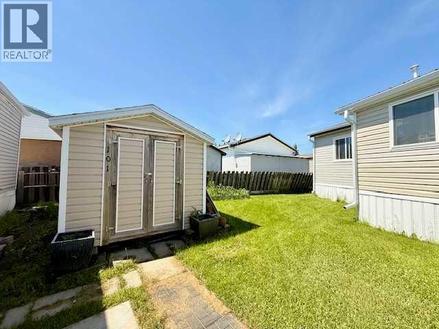 #101, 4819 51 Avenue - 22