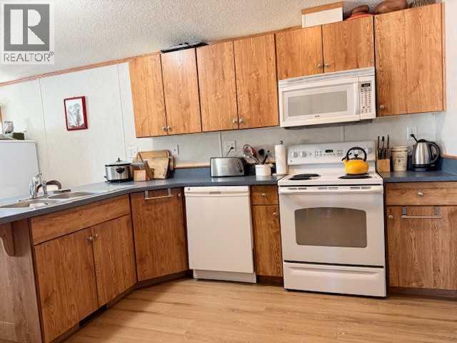 #101, 4819 51 Avenue - 8