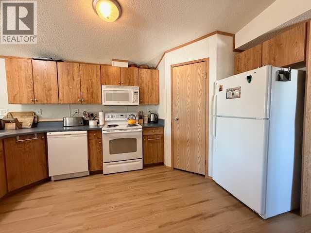 #101, 4819 51 Avenue - 9