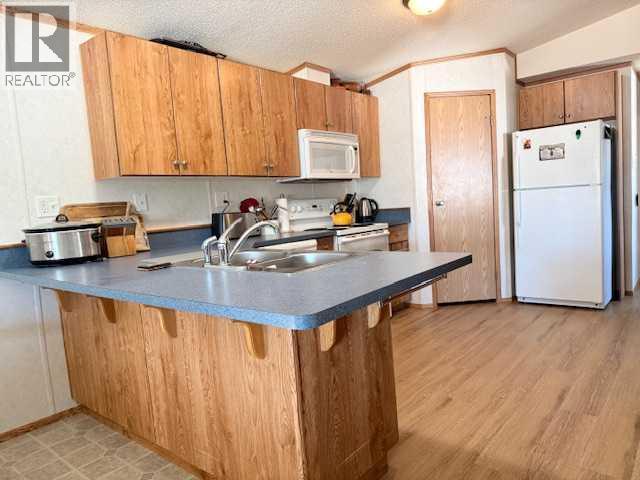 #101, 4819 51 Avenue - 7