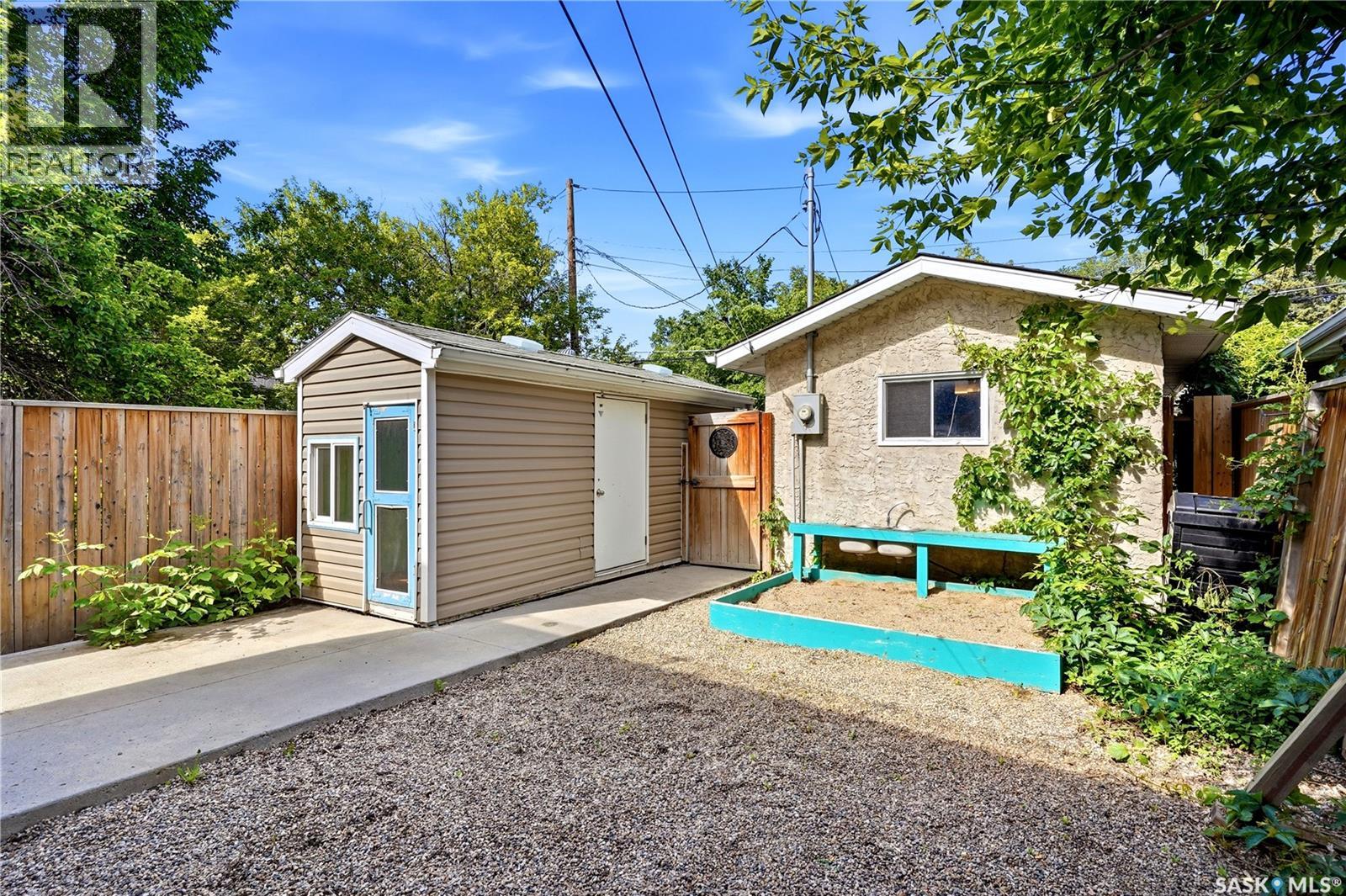 1950 Retallack STREET - 48