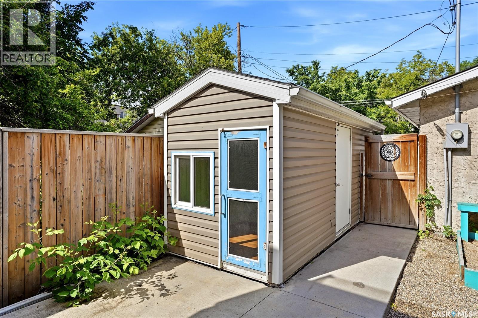 1950 Retallack STREET - 50