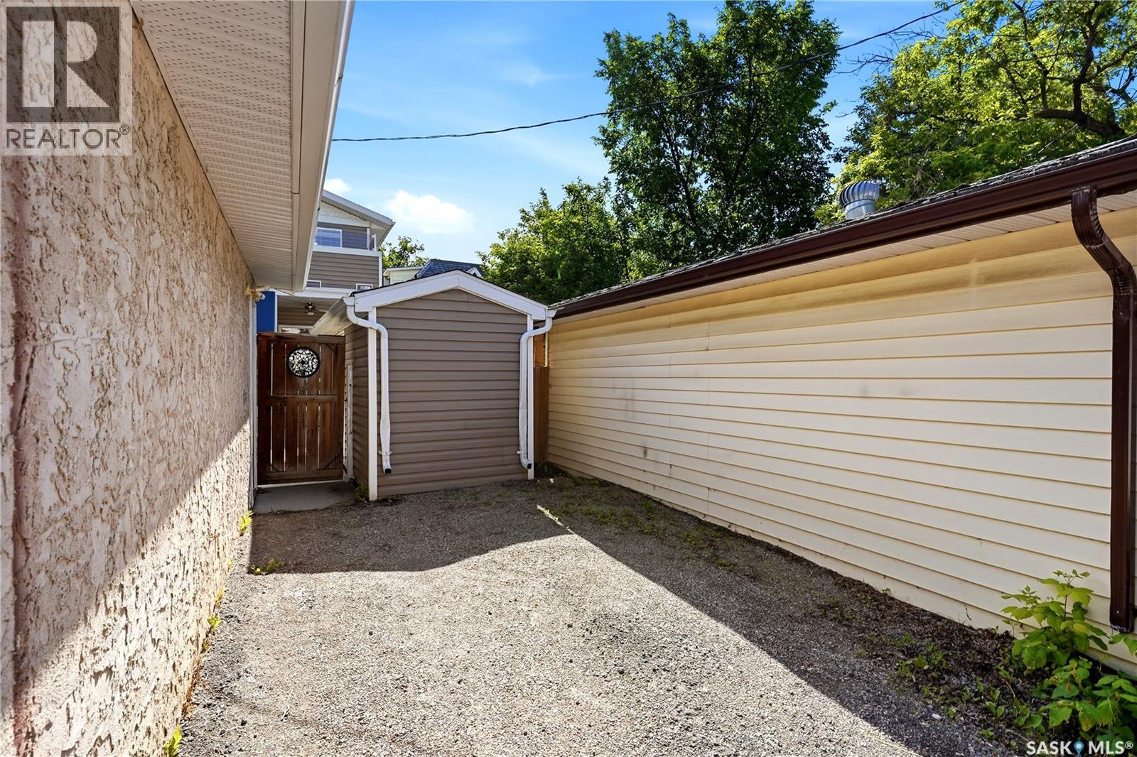 1950 Retallack STREET - 52