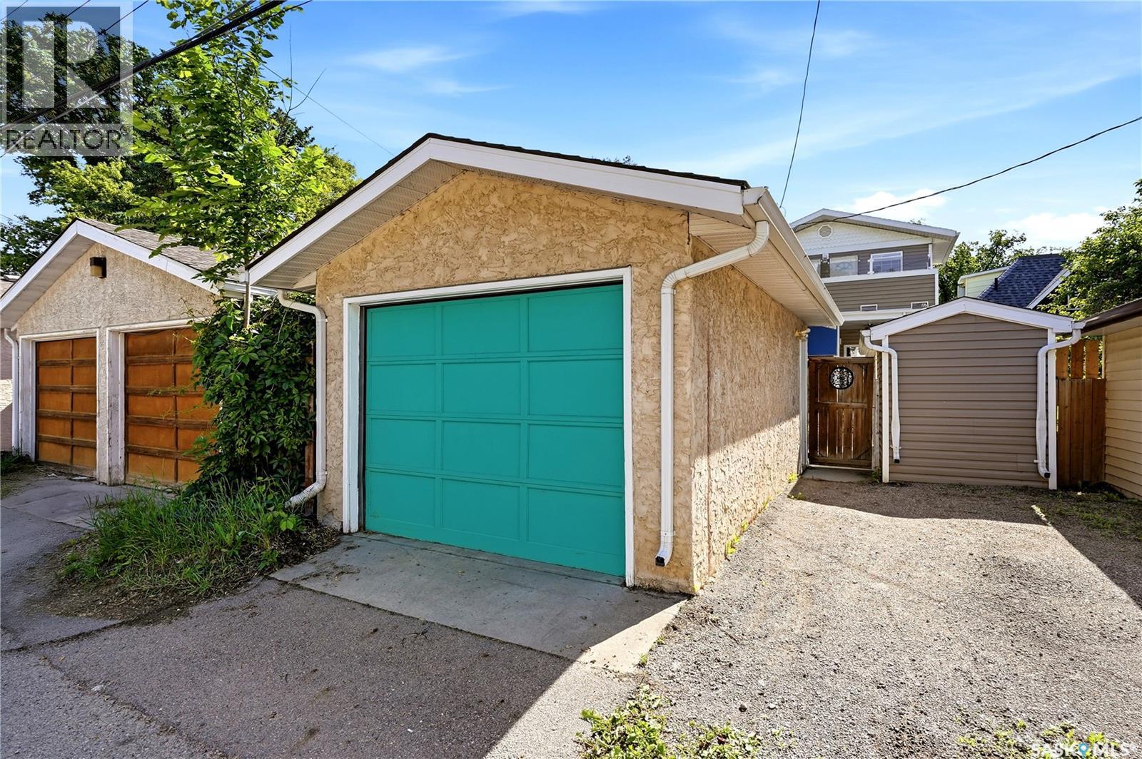 1950 Retallack STREET - 53