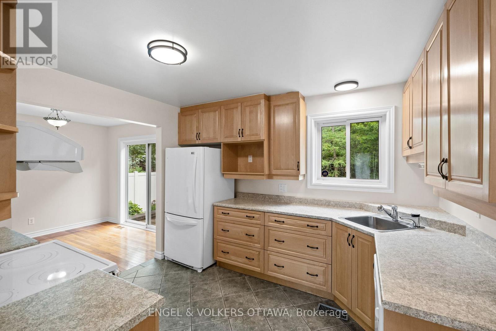25 ANTLER AVENUE - 10