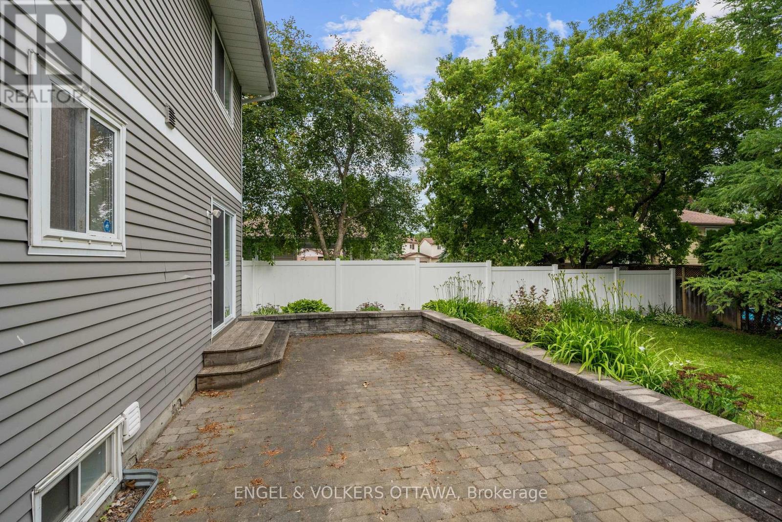 25 ANTLER AVENUE - 41