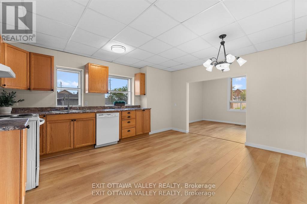 164 MAPLE AVENUE - 13