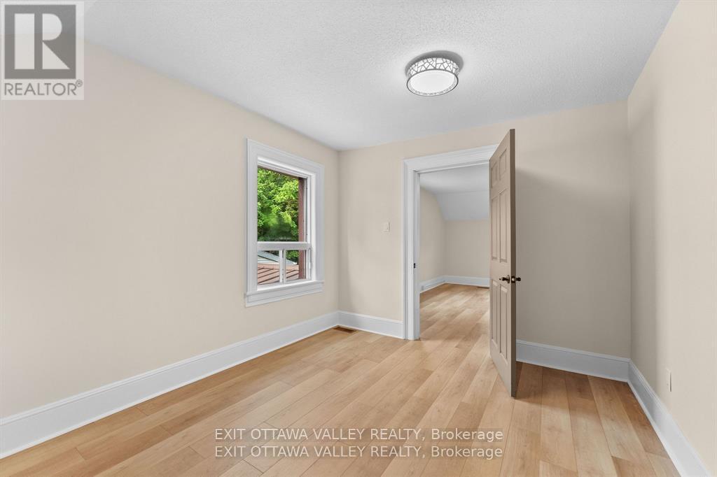 164 MAPLE AVENUE - 22