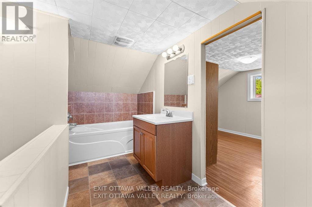 164 MAPLE AVENUE - 30