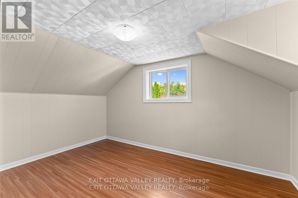 164 MAPLE AVENUE - 31