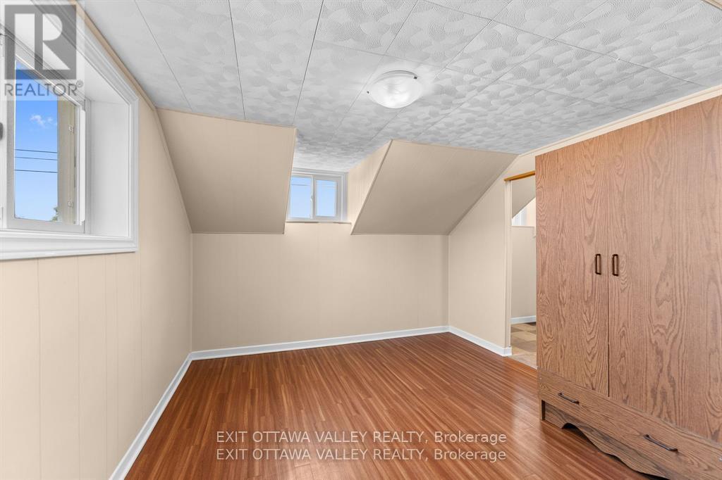 164 MAPLE AVENUE - 32