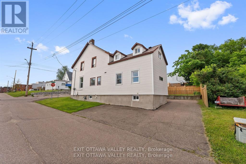 164 MAPLE AVENUE - 42